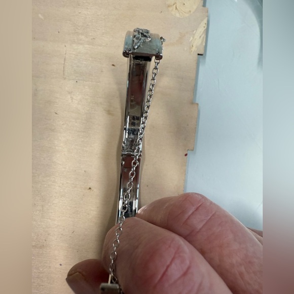 Vintage Whiting & Davis Co hinged bangle bracelet with safety chain 1950’s - Picture 4 of 10